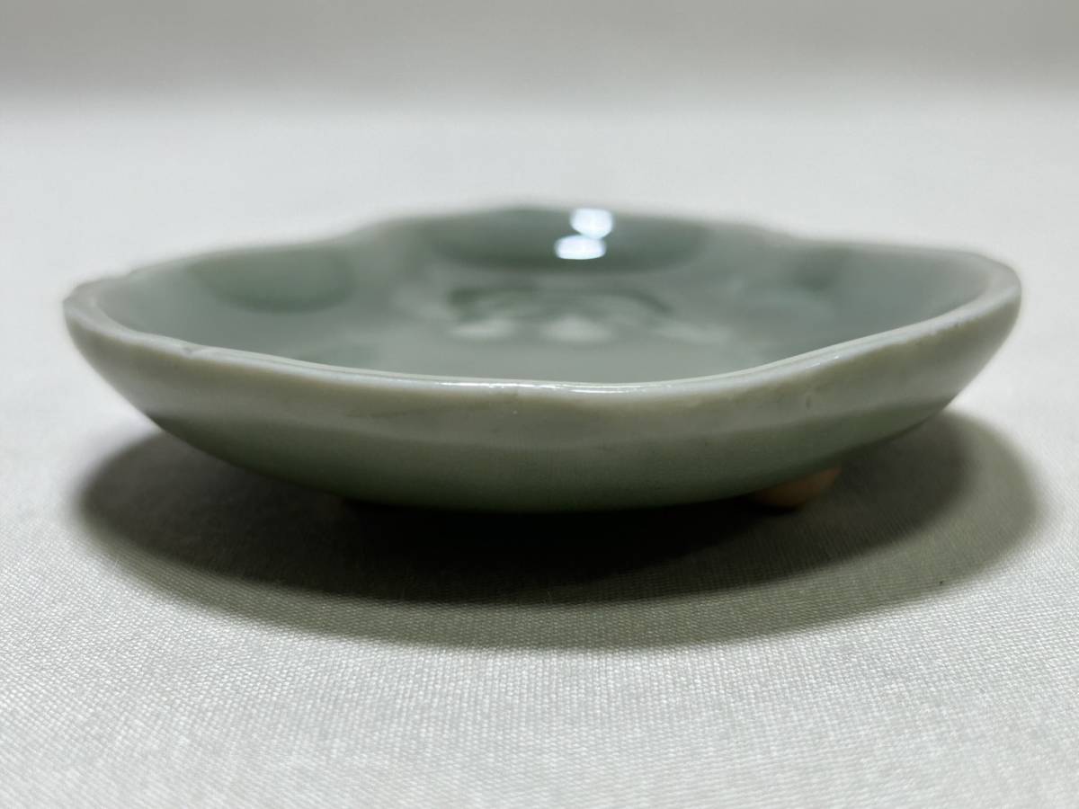 三田青磁 豆皿 手塩皿 2客 瓢箪文様 ひょうたん 足付き 江戸期　希少 小皿 【 rry60 三田青磁 陽刻 瓢箪図 瓢箪型 豆皿 手塩皿 珍味皿 古