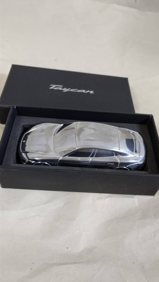 【ポルシェ カイエン ターボ】ペーパーウェイト メタルカー　非売品 ☆ レア ポルシェ タイカン メタルカー ペーパーウェイト 文鎮