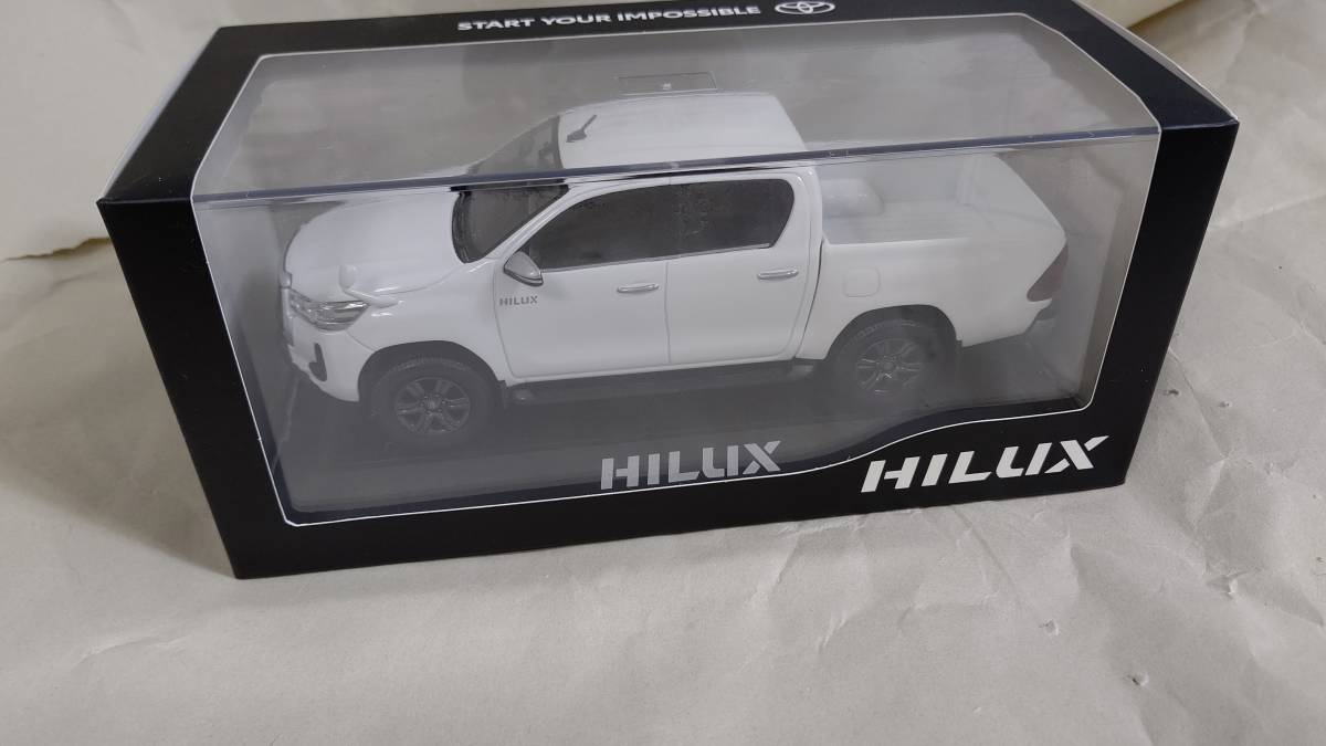 1⁄30 トヨタ ハイラックス スーパー ミニカー カラーサンプル 色見本