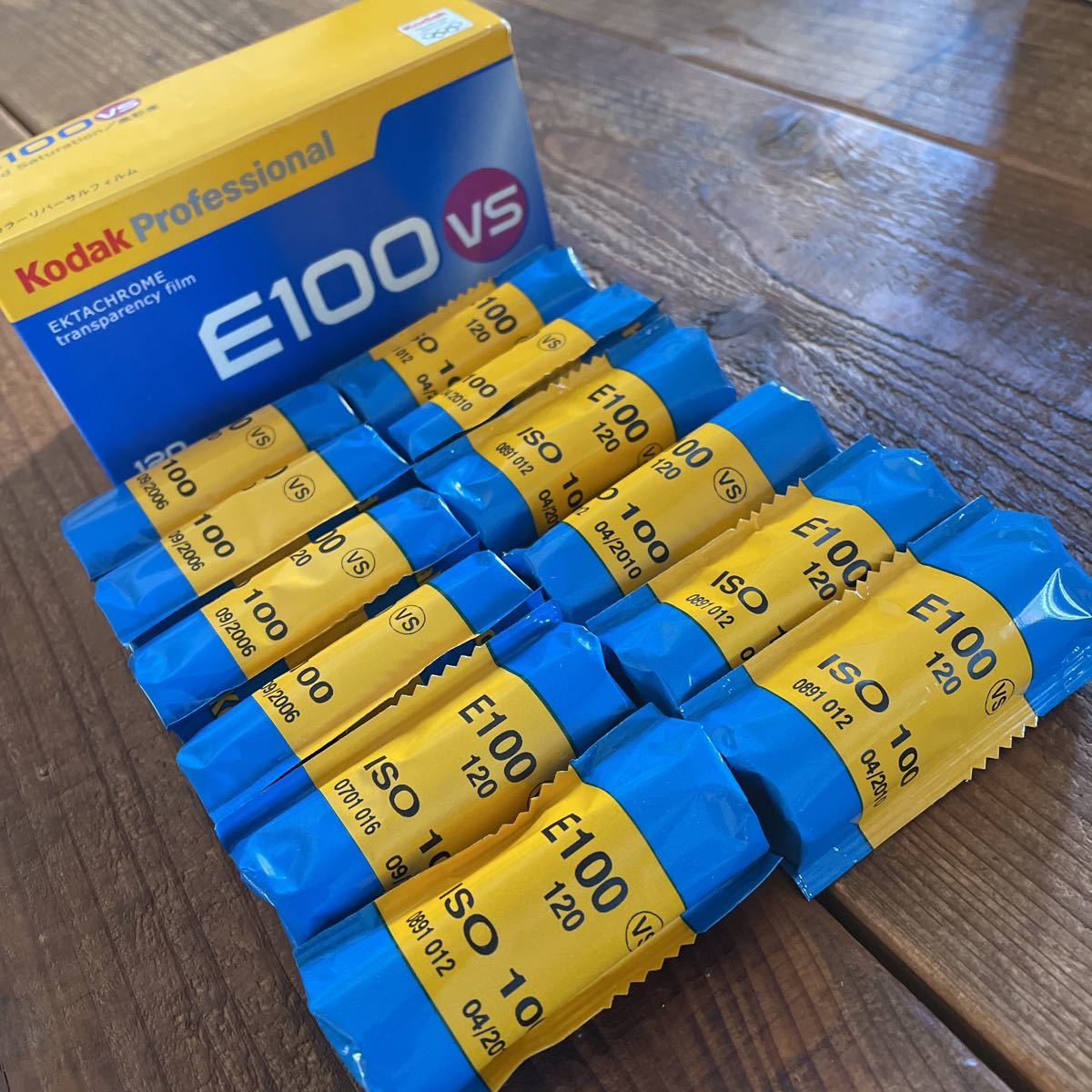 新品，格安 期限切れフィルムコダック E100VS 120 ブローニー リバーサルフィルム 12本(フィルム)｜売買されたオークション情報、yahooの商品情報をアーカイブ公開 - オークファン フィルム
