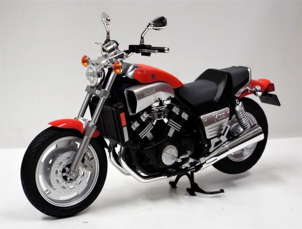 【アオシマ】1/12 ヤマハ Vmax 1200 1985～2007年レッド（ 商品№ 109618)の完成バイクモデル