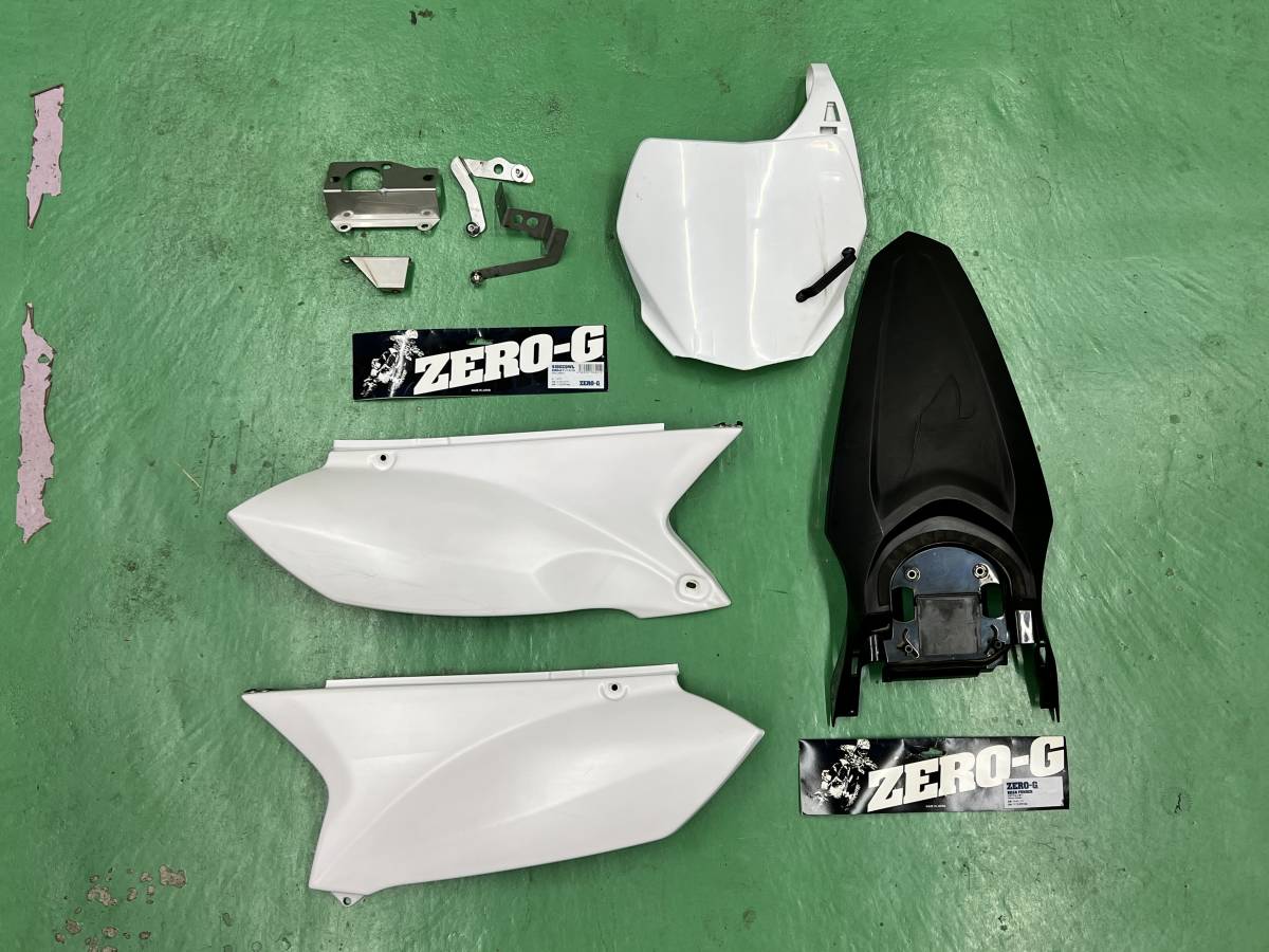 WR250X⁄Rライトカウルとサイドカバー（ゼッケンプレート）白セット 