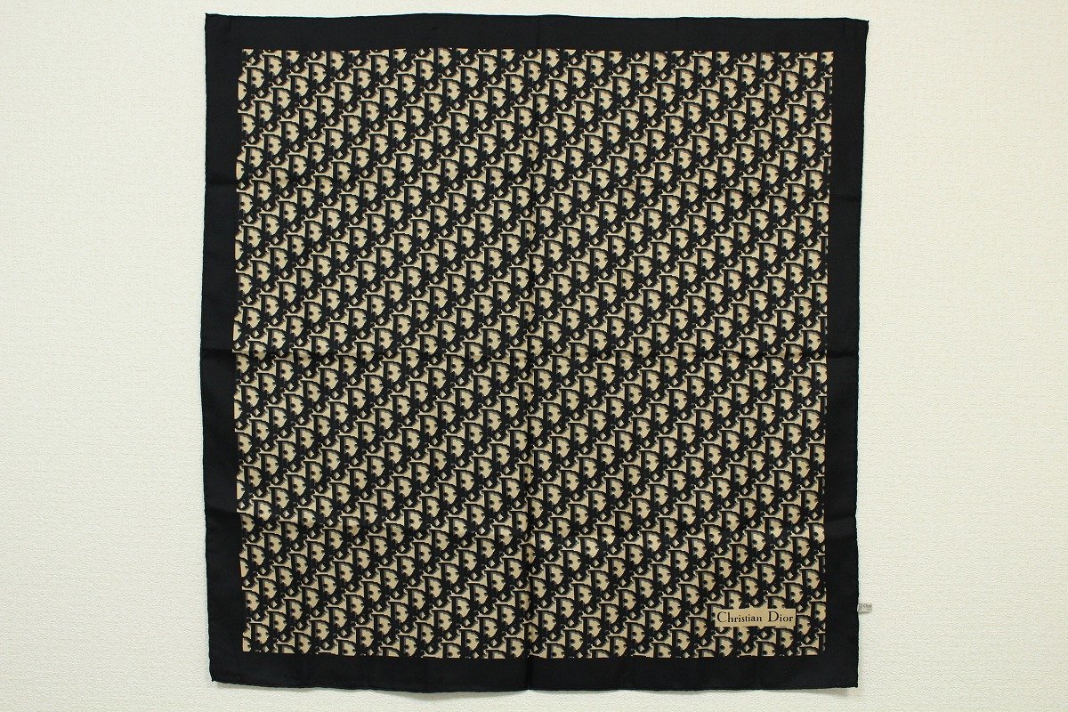 人気，得価 Christian Dior クリスチャン ディオール スカーフ 黒 ブラック 茶 ブラウン トロッター 柄 フランス製 11-K049/1/60P(服飾小物)｜売買されたオークション情報、yahooの商品情報をアーカイブ公開 - オ 服飾小物