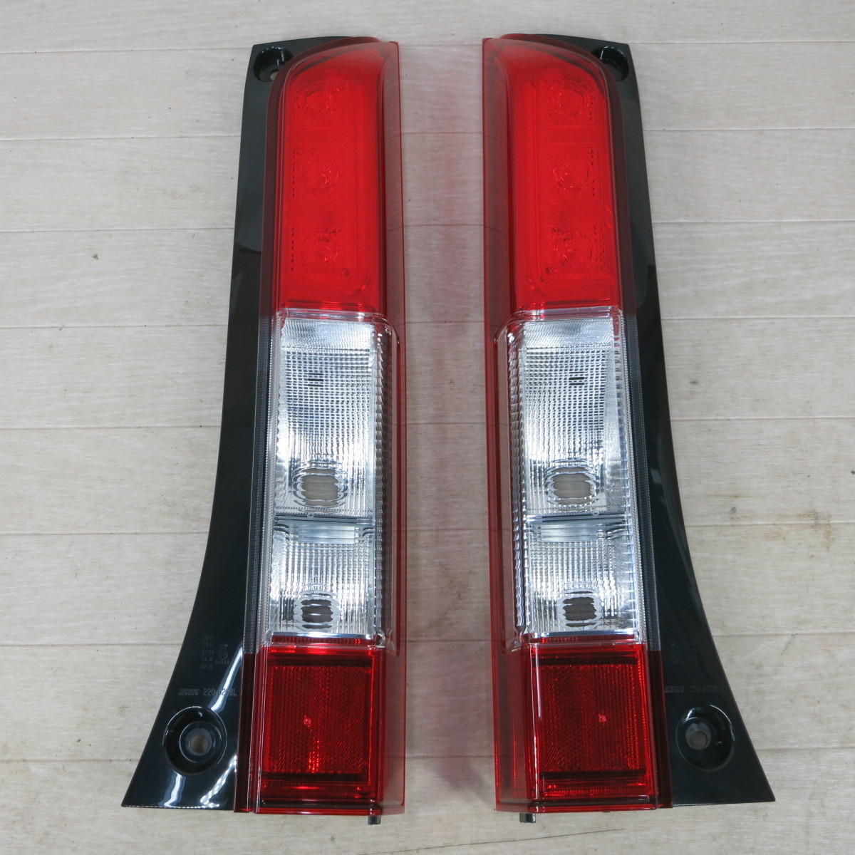 美品◇HONDA ホンダ N-VAN エヌバン JJ1 JJ2 純正 テールライト 左右