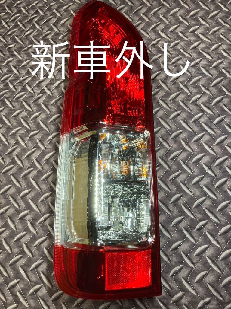 ハイエース200系 純正テールランプ 新車外し 左側 助手席側 補修等に