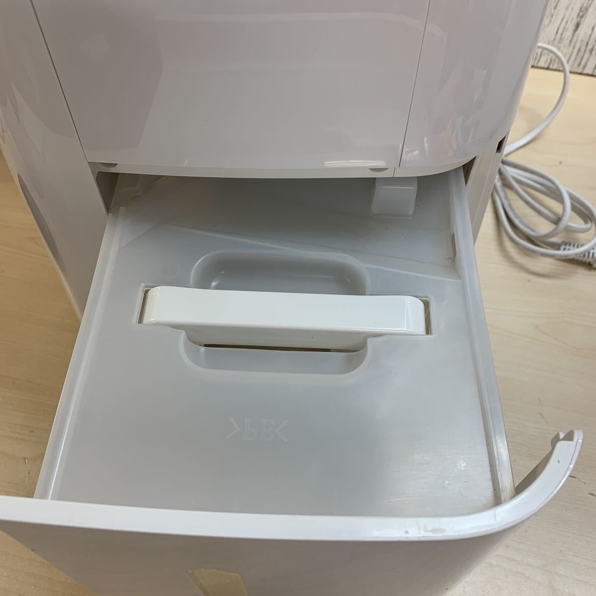 中古品】SHARP 衣類乾燥除湿機 プラズマクラスター CV-G120-W 2018年製 除