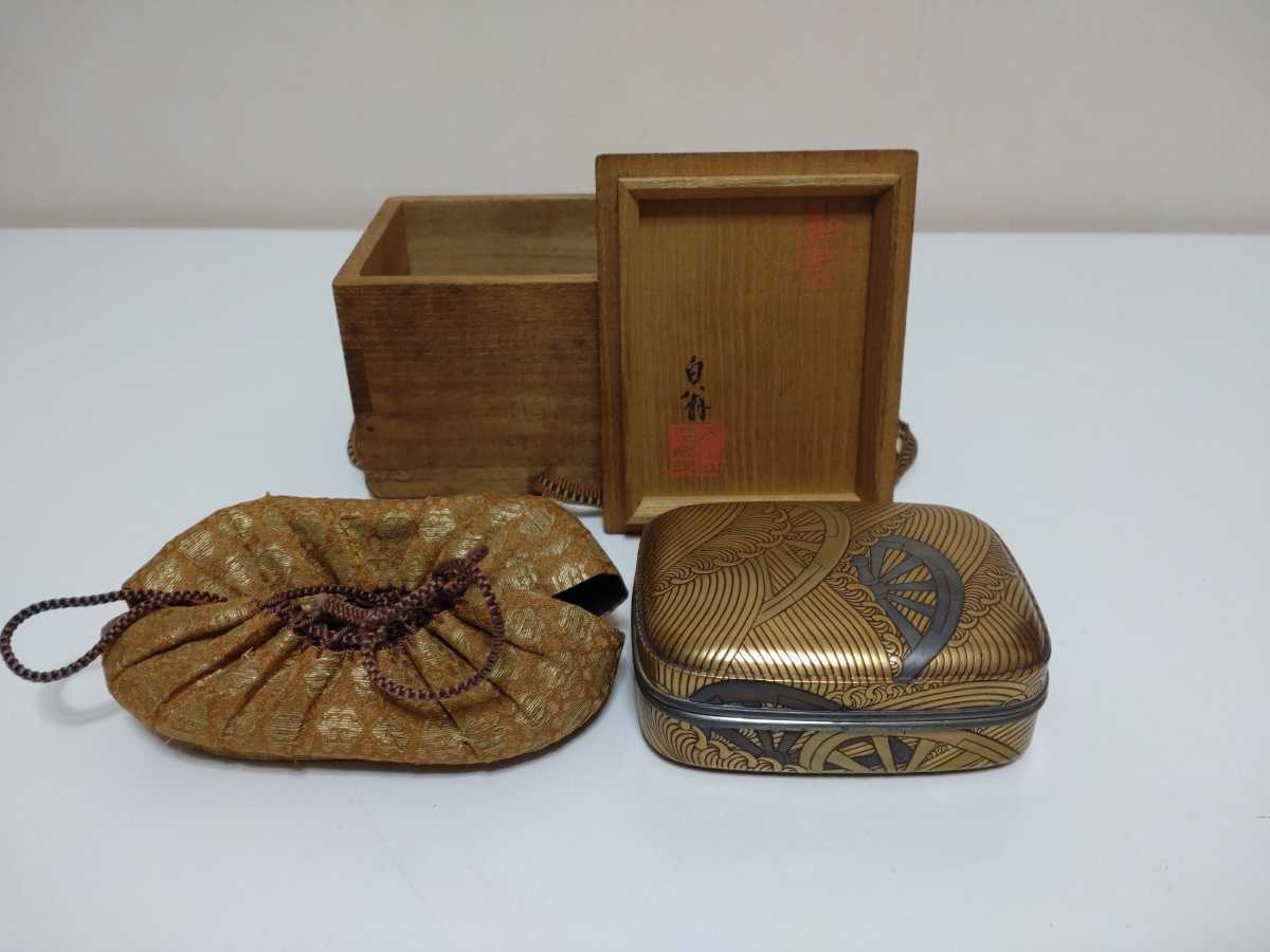 秀雄　作　波千鳥蒔絵　香合　内金塗　共箱　煎茶道具　美品 入山白翁 「春の流」 錫縁香合 共箱 仕覆付 | 古美術