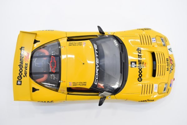 オートアート 1/18 シボレー コルベット C5-R Chevrolet Corvette #4
