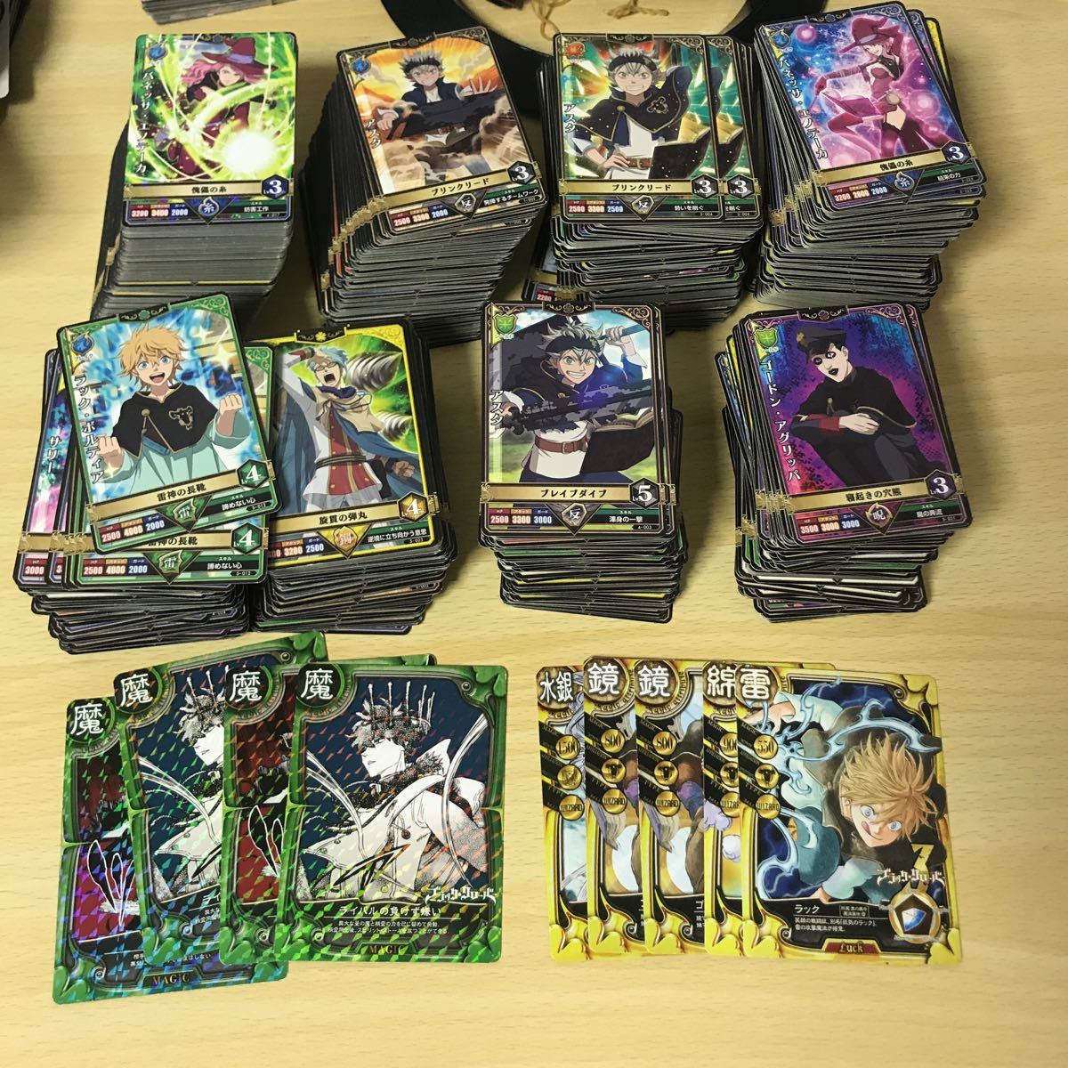 ブラッククローバー　カード　まとめ売り　約100枚 ブラッククローバー カード まとめ 非売品 セミコンプ グリモワール