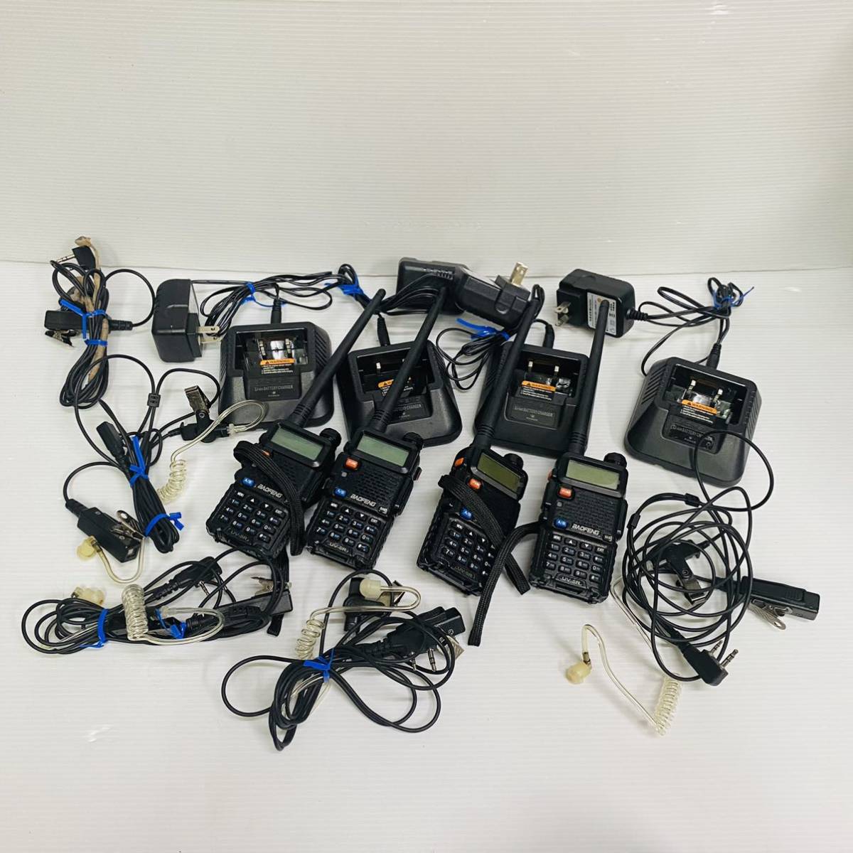 【動作確認済】BAOFENG baofeng トランシーバー UV-5R 4台セット　充電器付　イヤホン5個付　無線機 