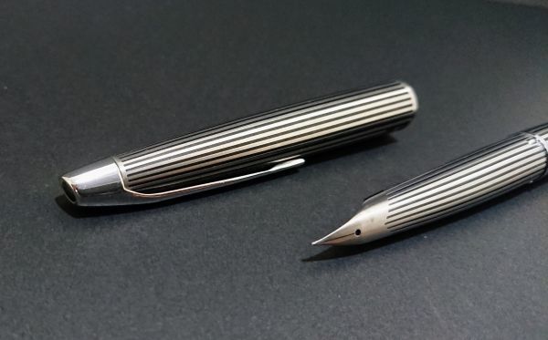 PILOT μ ミューストライプ ペン先一体型万年筆 パイロット 希少】 PILOT パイロット 万年筆 μ ミュー ペン先一体型 ストライプ