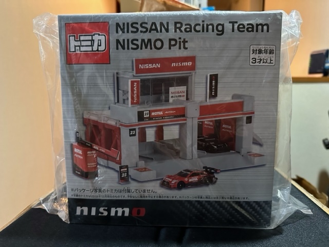 トミカ NISSAN Racing Team NISMO Pit[ 日産レーシングチーム ニスモ