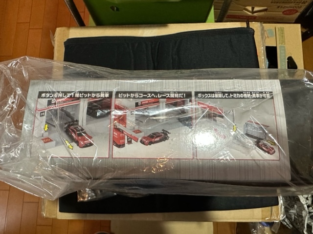 トミカ NISSAN Racing Team NISMO Pit[ 日産レーシングチーム ニスモ