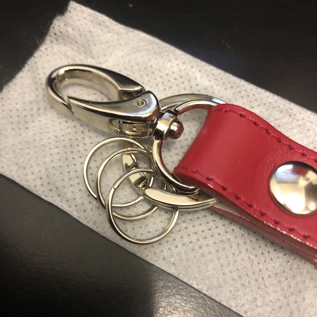 箱付き未使用★レクサス　本革製キーホルダー(スピンドルパターン・抗菌加工)　キーリング　赤×白　純正　ノベルティ★非売品