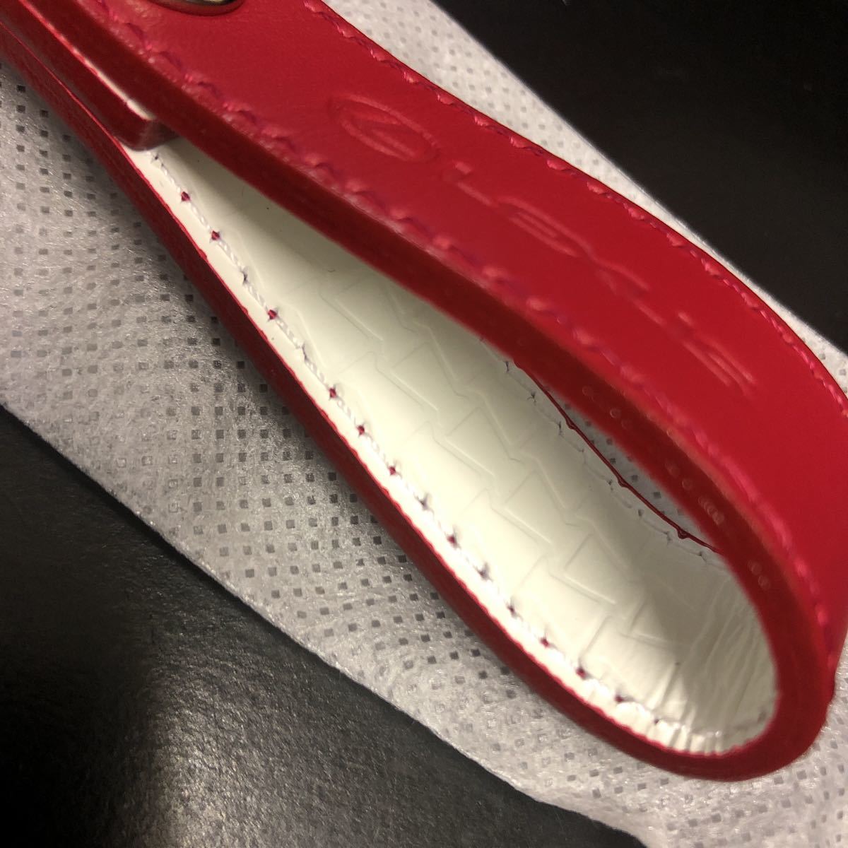 箱付き未使用★レクサス　本革製キーホルダー(スピンドルパターン・抗菌加工)　キーリング　赤×白　純正　ノベルティ★非売品
