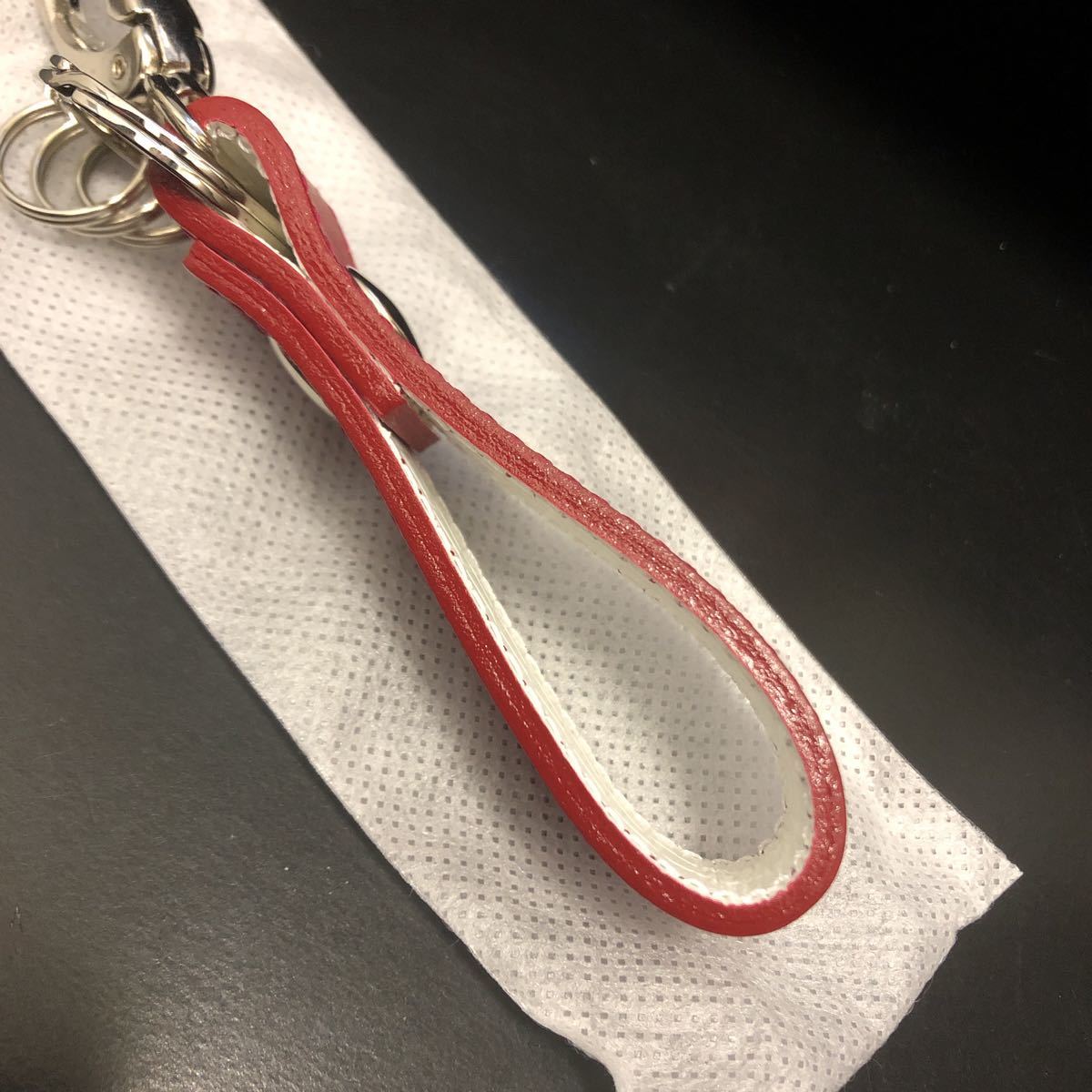 箱付き未使用★レクサス　本革製キーホルダー(スピンドルパターン・抗菌加工)　キーリング　赤×白　純正　ノベルティ★非売品