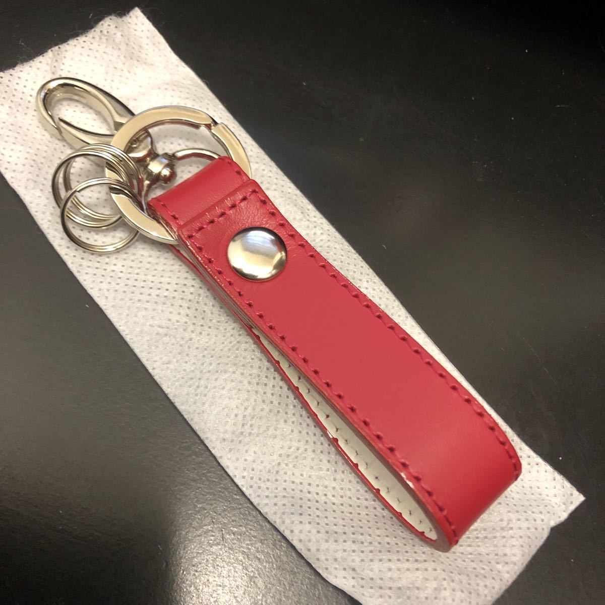箱付き未使用★レクサス　本革製キーホルダー(スピンドルパターン・抗菌加工)　キーリング　赤×白　純正　ノベルティ★非売品