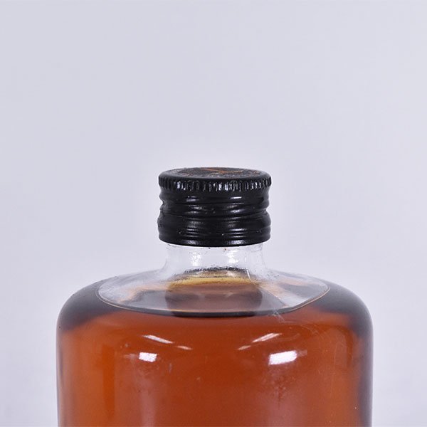 ウイスキー ビッグ T 黒 樽型ボトル 特級 500ml 古酒☆ビッグ T 黒 樽ボトル ☆特級従価 ＊樽型ケース付 ※ 500ml 43