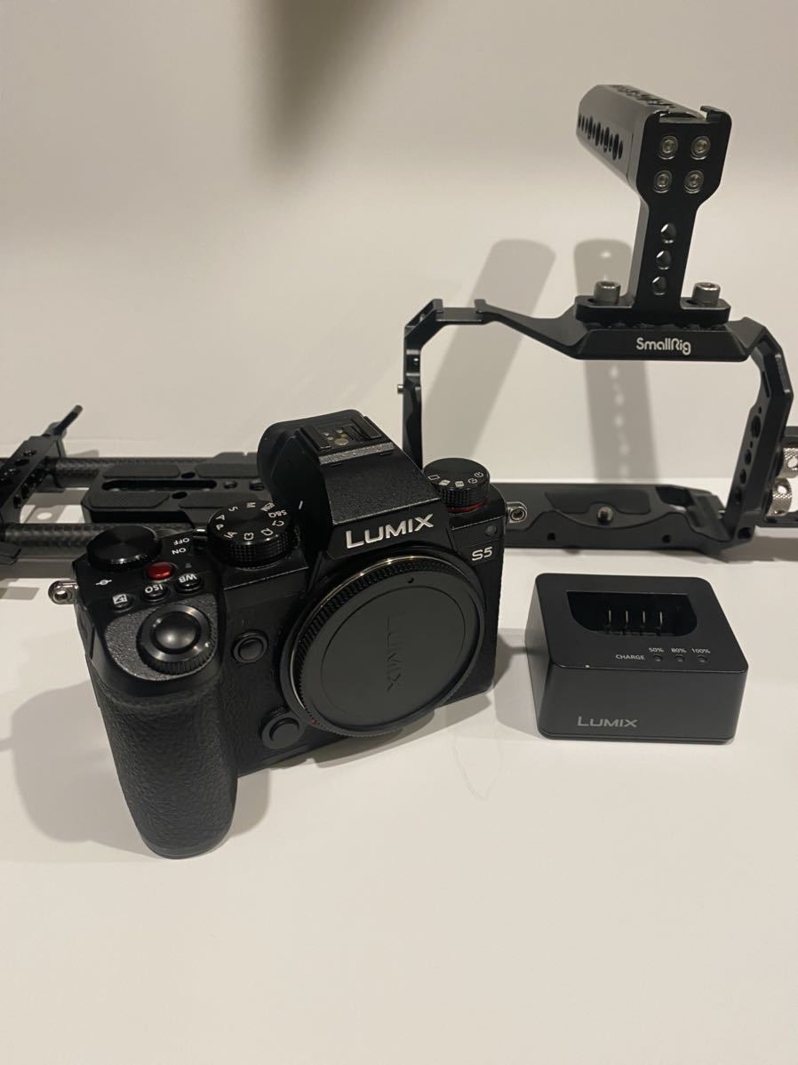 美品】パナソニック（PANASONIC）LUMIX DC-S5 ボディ＋small rig LUMIX