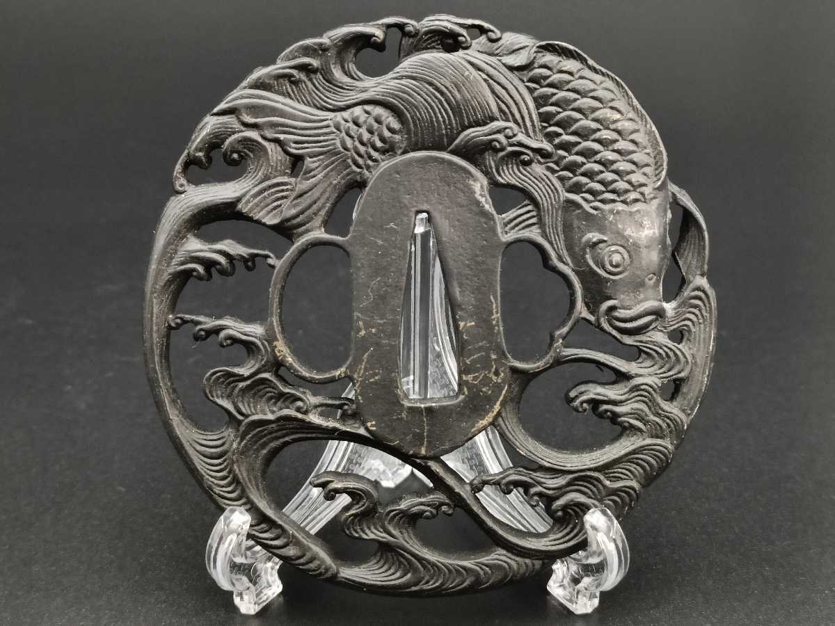 古道具 工芸品　骨董品　剣　動物の骨　銀　ハンドメイド　花人物像　彫刻　松 日本刀装具 刀鍔 細工 銅地 絵金銀 鍔 XG92 絵 孔雀の図