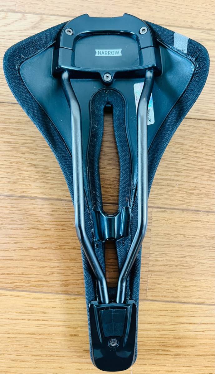 マントラ レーシング Fレッド | 製品情報 | 株式会社ポディウム