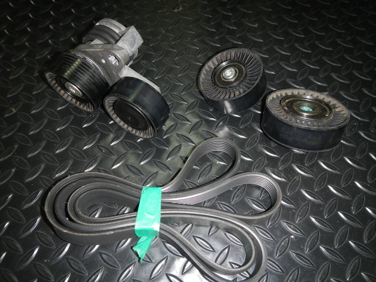 送料無料　ＢＭＷ　Ｅ９０　３３５ｉ　純正　ベルト　テンショナー　アイドルプーリー　セット　中古