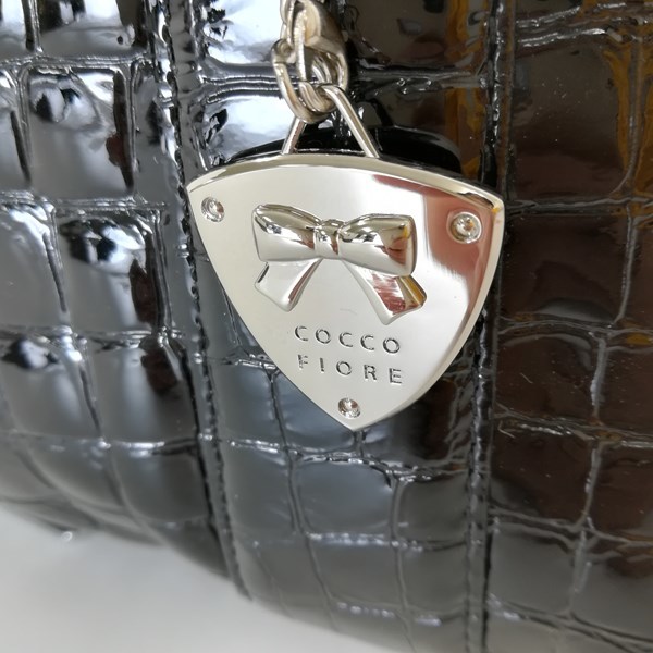 新品 COCCO FIORE 牛革ショルダーバッグ マルチカラー