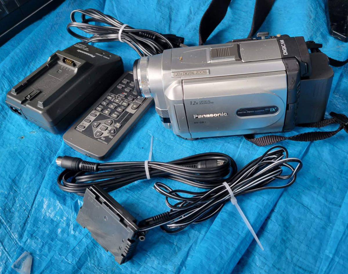 動作確認済 Panasonic NV-DB1 miniDVビデオカメラ 充電器付 ◇Panasonic パナソニック NV-DB1 MiniDVビデオ 起動⁄運転OK充電器