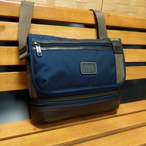 TUMI 2223371のYahoo!オークション(旧ヤフオク!)の相場・価格を見る 