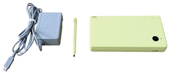 美品 動作確認済み ニンテンドー DSi ライムグリーン 本体 純正 タッチペン 充電器 付き NINTENDO 任天堂 レトロゲーム機 緑 グリーン