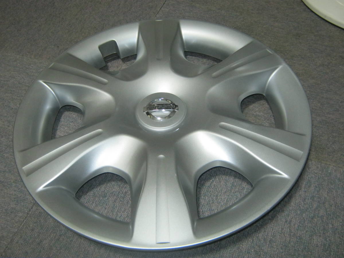 ニッサン純正、１5インチ、１枚ほしい方に！！ティーダ、ラフェスタ、後期