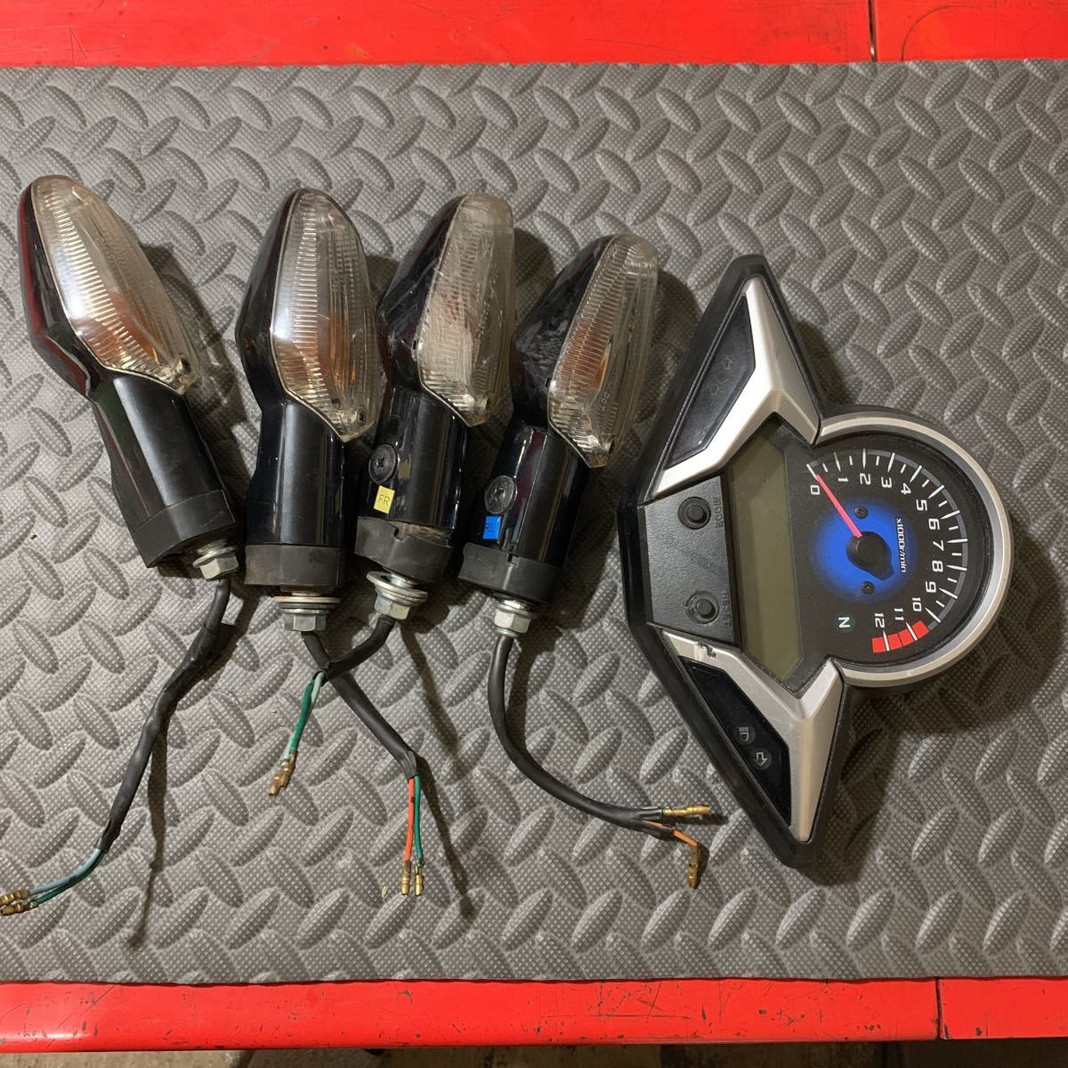 ホンダ CBR250R MC41 メーター/ウインカー 中古品 MC41 CBR250R