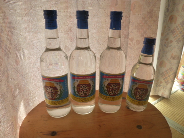 波照間酒造所 泡波 泡盛３号瓶（600ｍｌ）３本と２号瓶（360ｍｌ）１本合計４本で１セット【送料無料】
