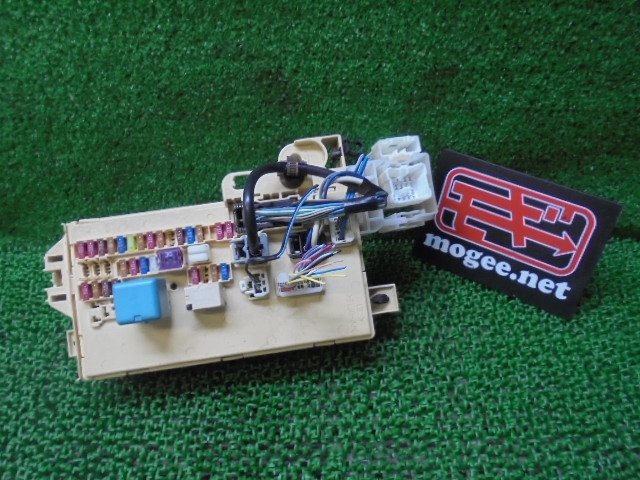 9EJ5536EG2 ) ダイハツ ムーヴ 福祉車両 LA100S/LA110S 後期型 純正室内ヒューズボックス　　82600-B2440 ムーヴ ダイハツ 平成16年 福祉車両の価格・新型情報・グレード諸 ムーヴカスタム 中古車販売