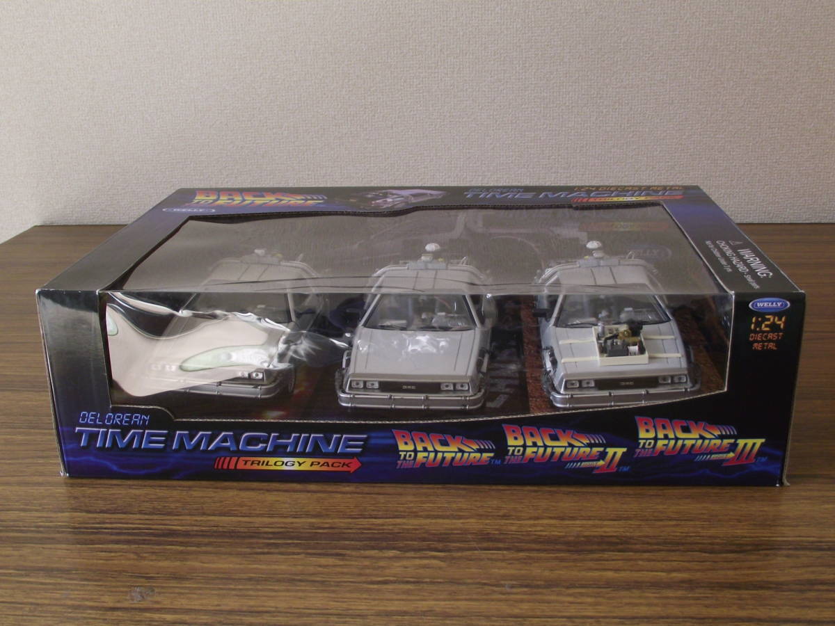 新品開封品 ウエリー1/24 バックトゥザフュチャーパート1 2 3 デロリアン 3台セットミニカー