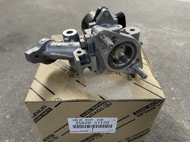 30プリウスのEGRバルブになります 30プリウス ZVW30 EGRバルブ 中古