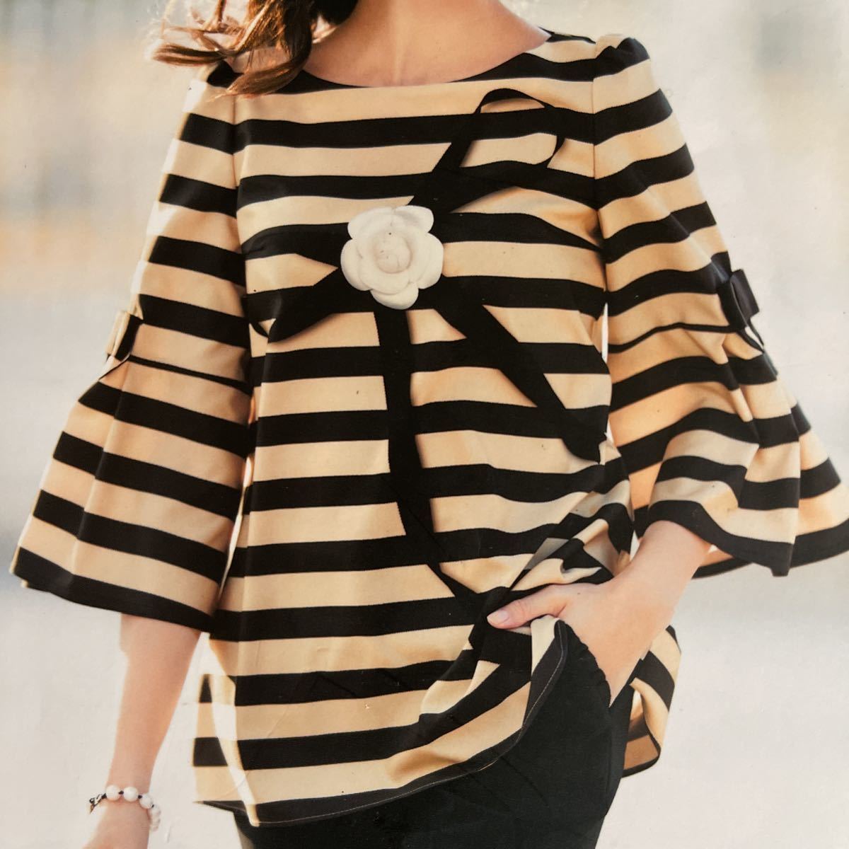【美品】エムズグレイシー　カタログ掲載　ボーダー／カメリアリボン模様／チュニック　黒×ベージュ　38