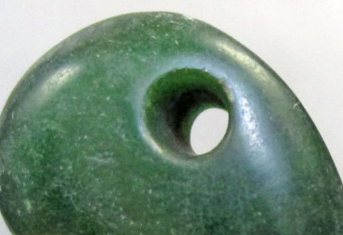 古墳期 超濃い翠色の 良質翡翠製 コの字形勾玉 検 須恵器翡翠勾玉弥生