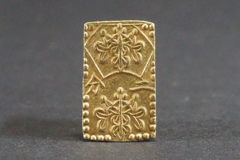 (663)日本貨幣 明治二分判金 古20A◆真正品◆量目約3.03g 横幅約12.1mm 縦幅約20.4mm 明治元年~明治2年 状態良好金貨硬貨古銭古鋳