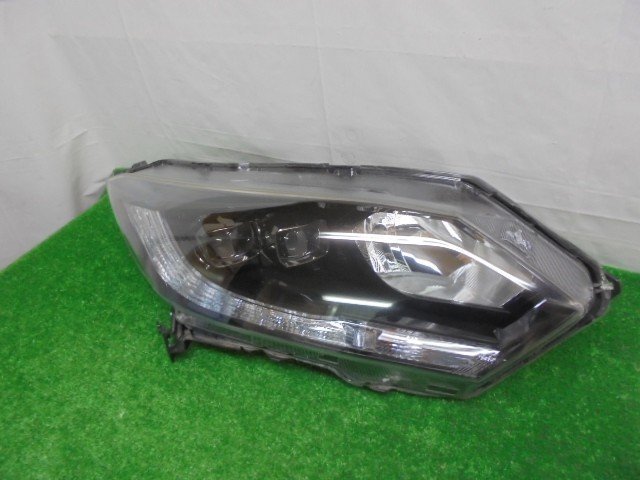ホンダ／ヴェゼル　ＲＵ３　中期・ＲＳ用　右ヘッドランプ　LED　コイト100-62164　№237664【品番33100-T7B-J21】※ゆうパック便のみ