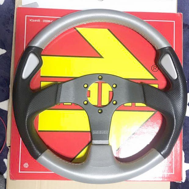 モモ　MOMOステアリング ジェット JET シルバー/ブラック　35パイ　中古美品