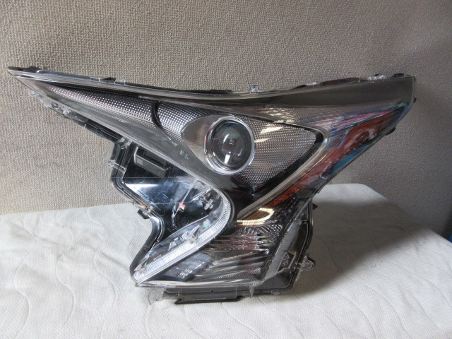 ① プリウス ヘッドライト左 ZVW50 50系 KOITO 47-75 プリウス 前期