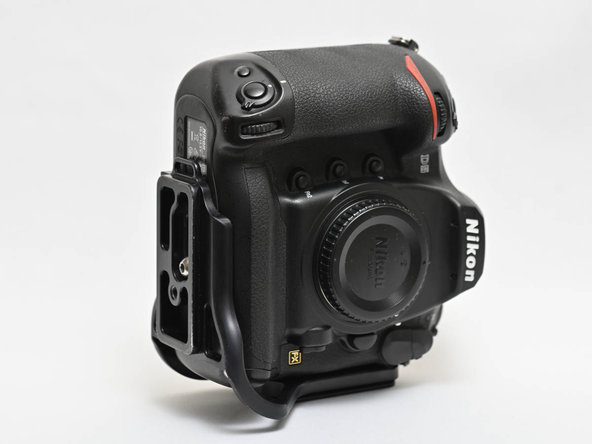 ニコン Nikon D5 XQD に装着して使用 Kirk BL-D4 L型プレート アルカ