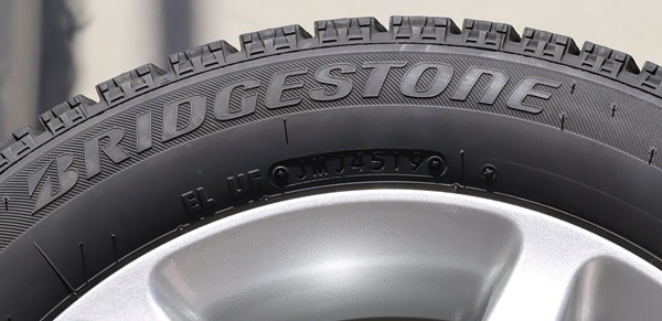 LIZEA 13インチアルミ 4H100，110，114.3mm 4・1/2J+42 2019年製 ブリヂストン BLIZZAK VRX 155/65R13 スタッドレスタイヤ 4本セット 2026年最新Yahoo!オークション -ディッシュ 114.3の中古品