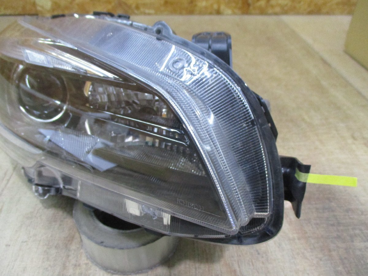 レヴォーグ VM4/VMG 前期 純正 右ヘッドライト LED ICHIKOH 1877 R