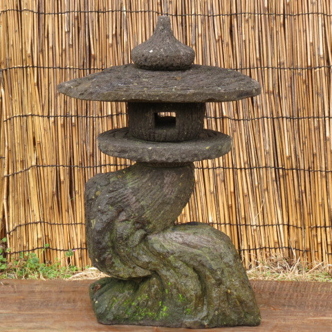 石灯篭 高さ71㎝ 重量45㎏ 自然木型 九州産天然石 石