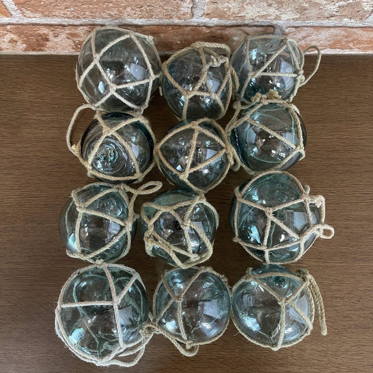 小樽のガラス浮き玉（直径6cm～7.5cm 保護あみ縄付き 12個セット）№301