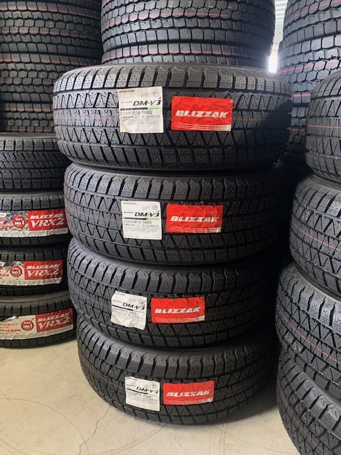 2019年製　新品　ブリヂストン(BRIDGESTONE) スタッドレスタイヤ 4本セット BLIZZAK DMV3 235/55R18 100Q　