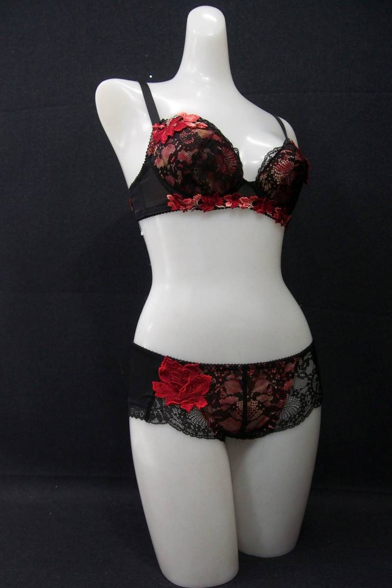 r2_4869 新品 未使用 保管品 ワコール サルート プッシュアップ 3/4カップブラジャー・D70＆ボーイレングスショーツ・M 上下セット