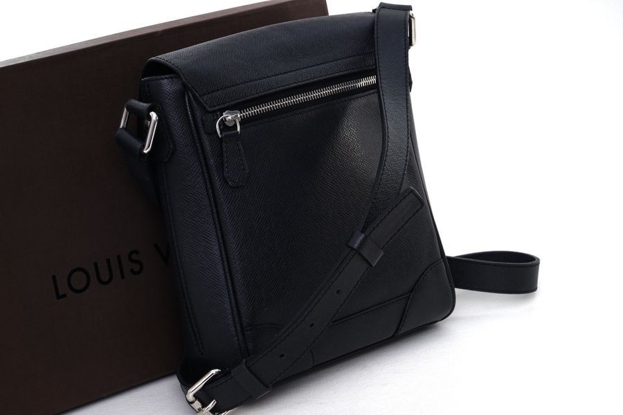 ほぼ未使用□ルイ ヴィトン□タイガ ルカ ショルダーバッグ グリズリ